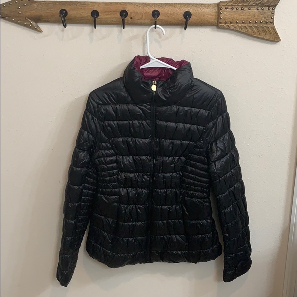 This puffer jacket is fitted light and warm. INC